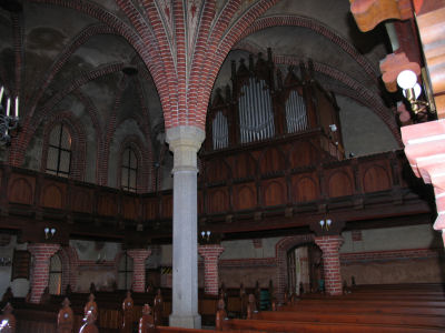 Blick auf Empore und Orgel